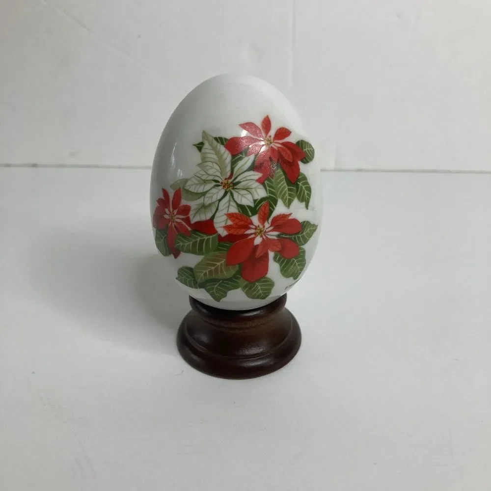 Avon GIFTS OF NATURE Porcelain Egg 1987‎ Winter's Treasure X-Mas Decor Vintage